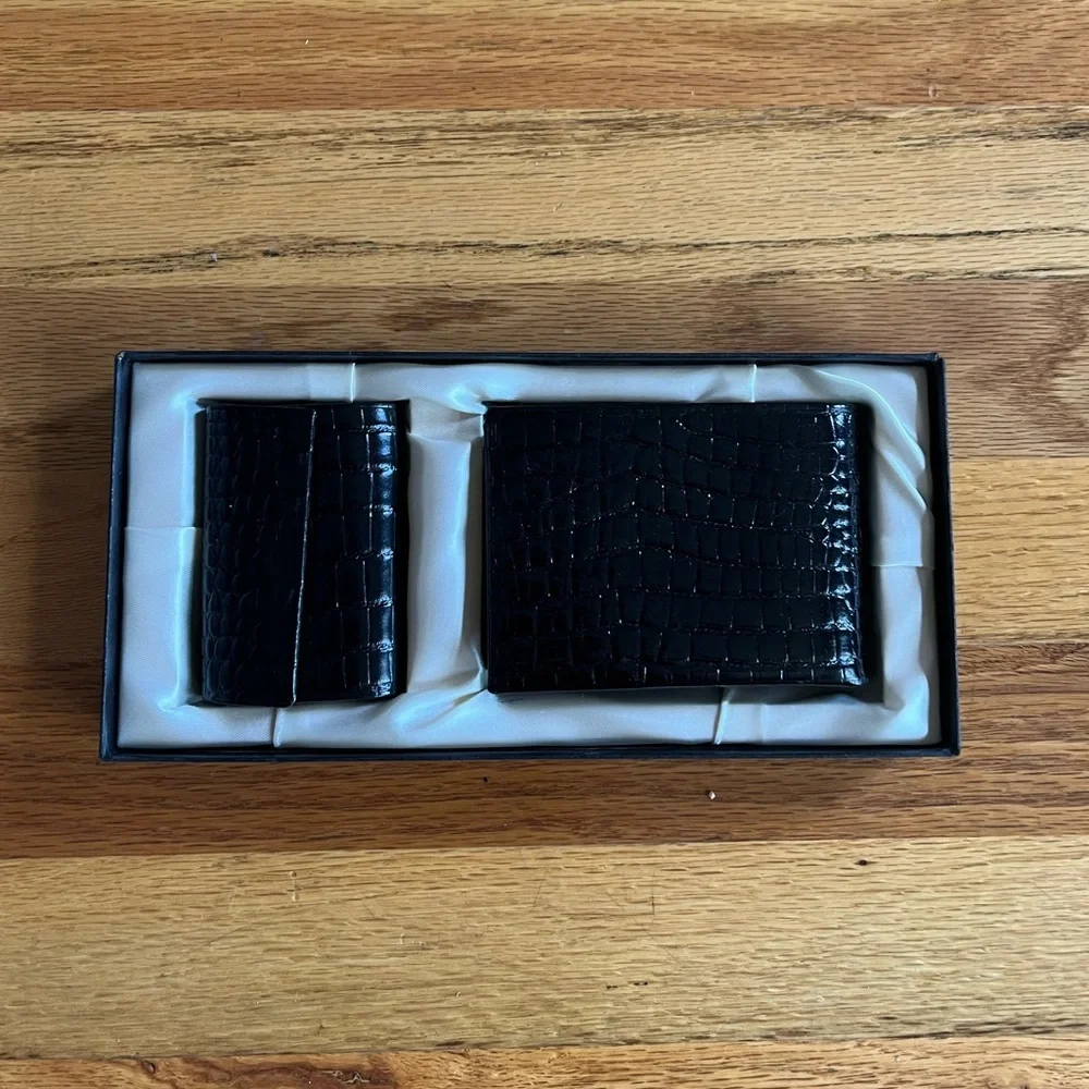 EMBOSSED leather Wallet and Key shoulder Set Black